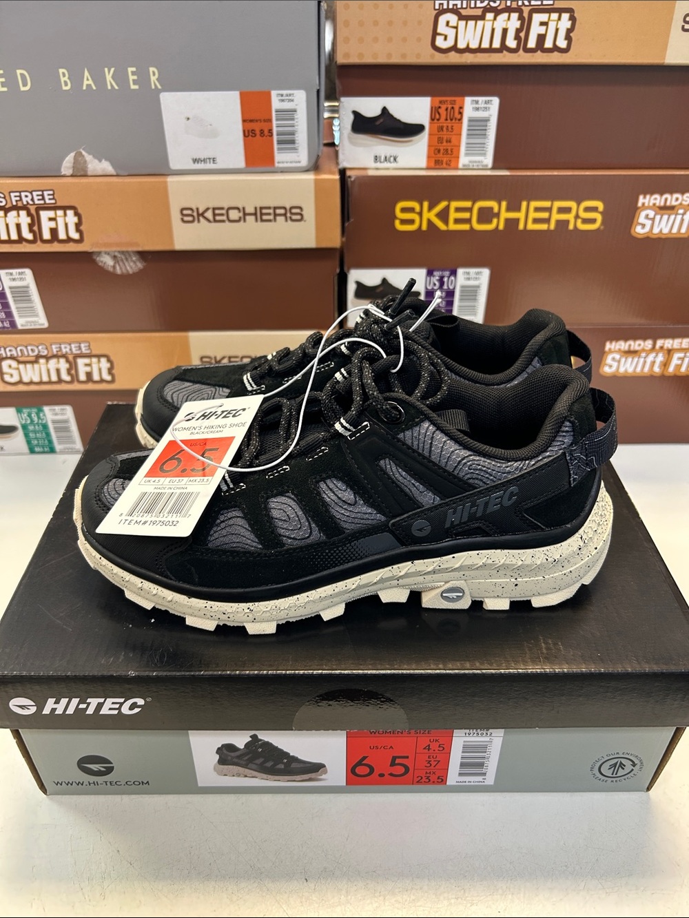 Hi-Tec Women’s Size 6.5 Black and Cream Trail Trainer 0533